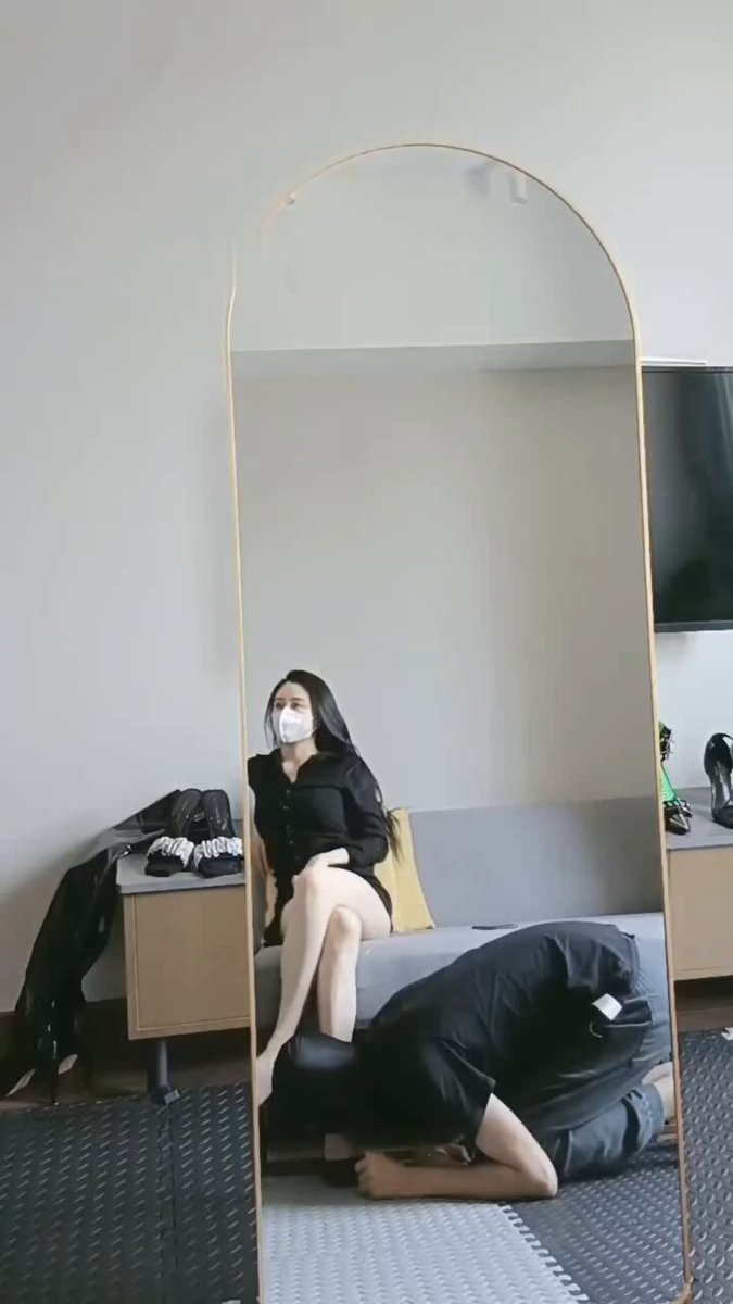 羞辱脚奴的快感你可懂？#羞辱绿奴 #羞辱辱骂 #脚奴 #狗奴舔脚 #苏州女s #女s男m #苏州KK老师 #舔鞋 #舔脚