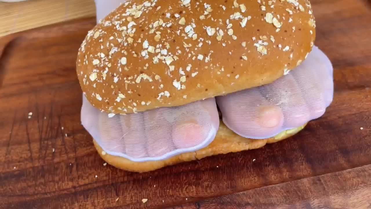 [白丝 裸足 玉足 汉堡 踩食物1]